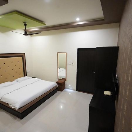 Hotel Ravi Residency Nadiād Dış mekan fotoğraf