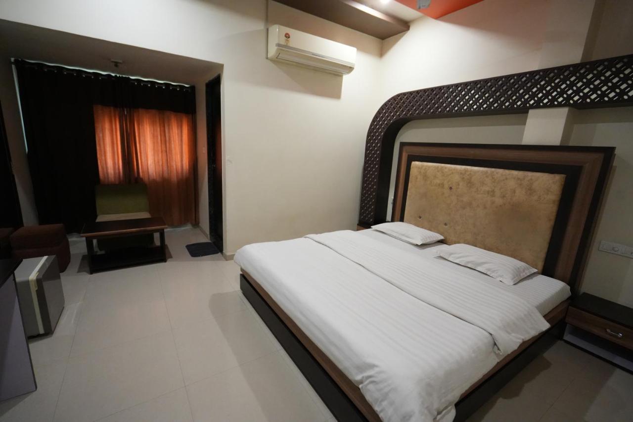 Hotel Ravi Residency Nadiād Dış mekan fotoğraf