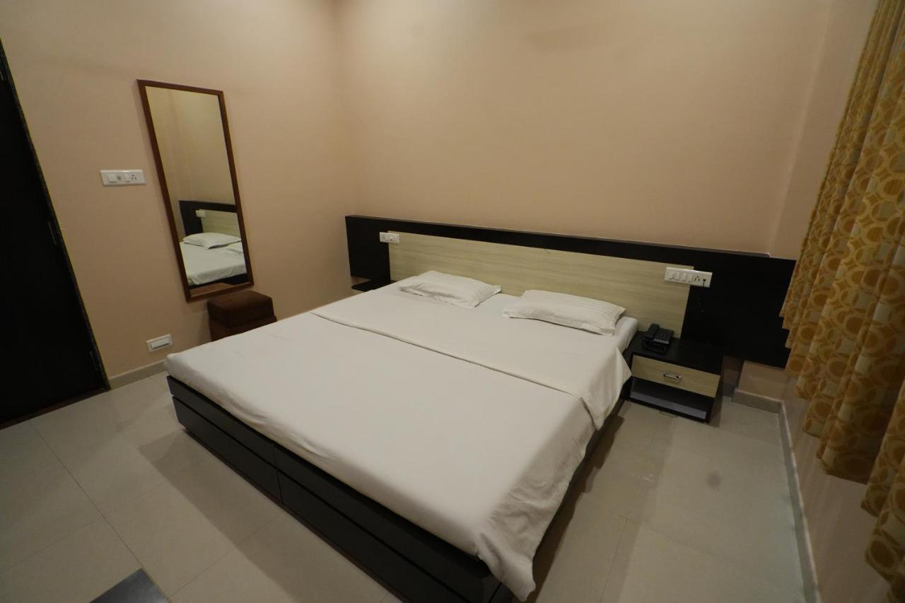 Hotel Ravi Residency Nadiād Dış mekan fotoğraf