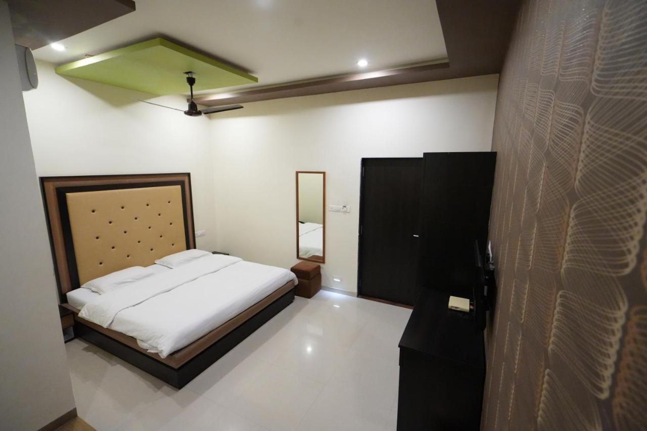 Hotel Ravi Residency Nadiād Dış mekan fotoğraf