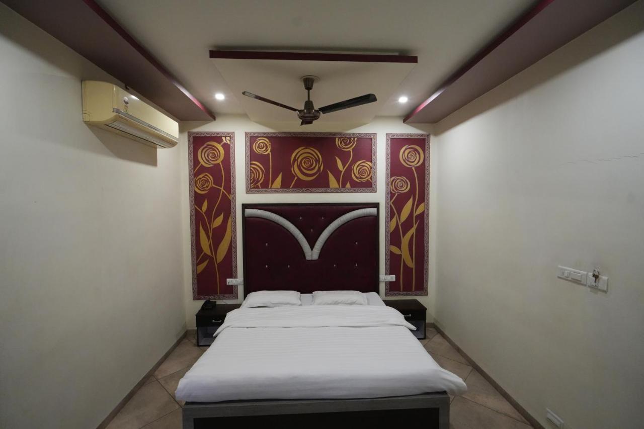 Hotel Ravi Residency Nadiād Dış mekan fotoğraf