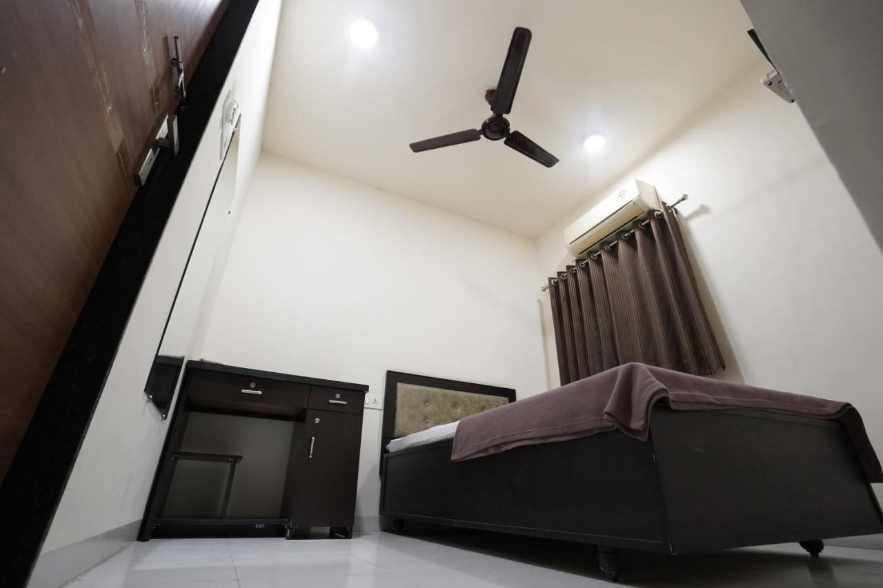Hotel Ravi Residency Nadiād Dış mekan fotoğraf