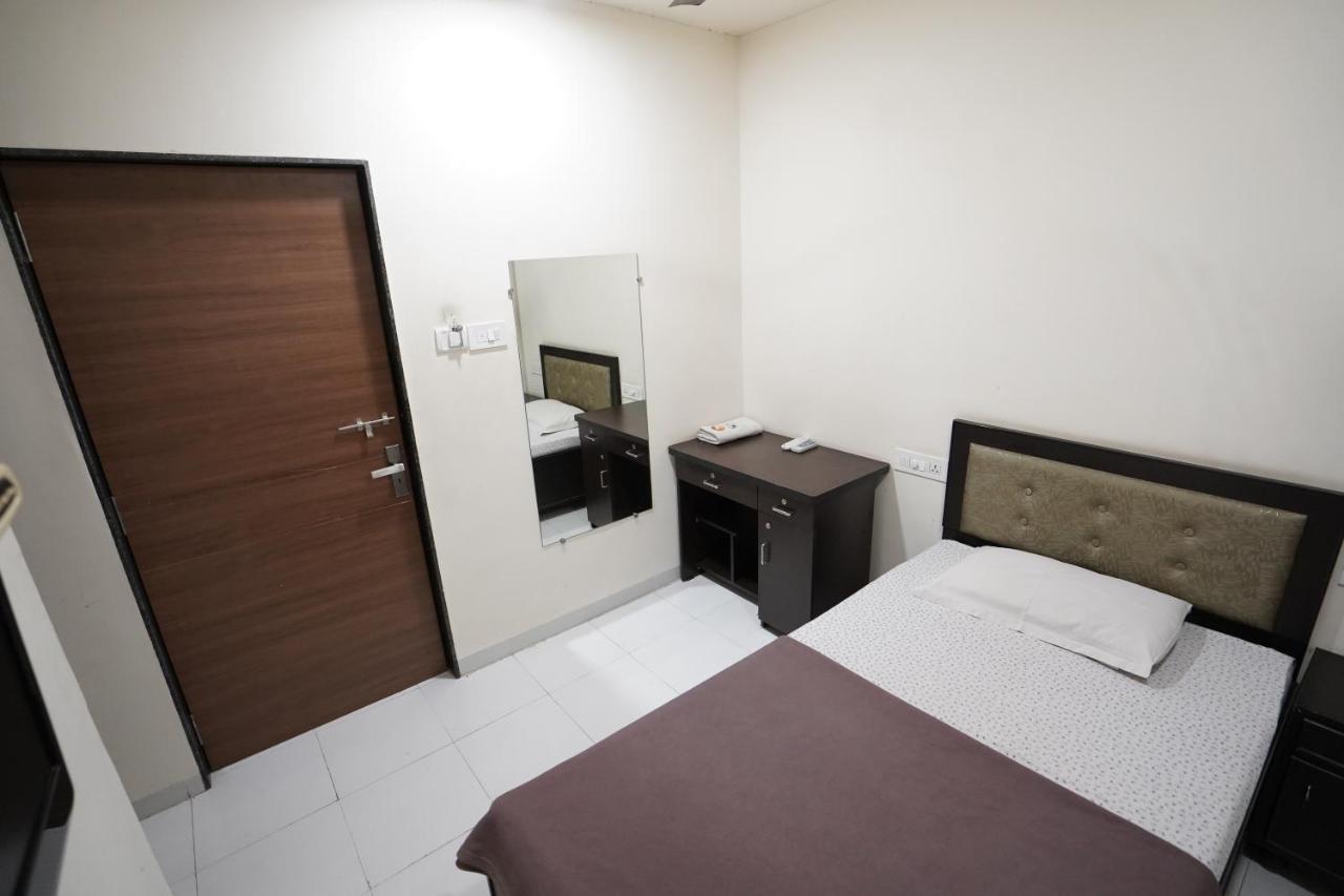 Hotel Ravi Residency Nadiād Dış mekan fotoğraf